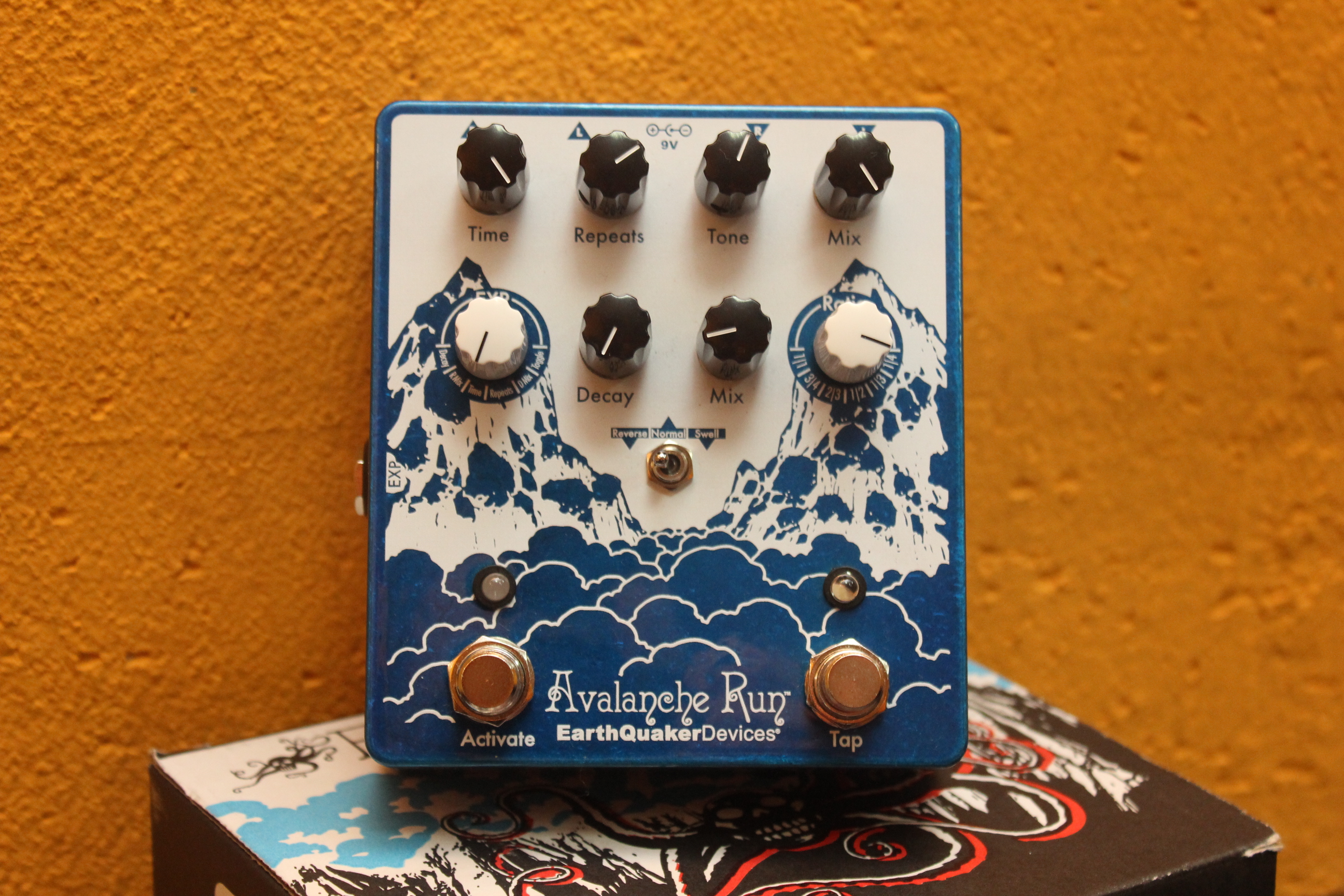 Let go reverb. Ghost Echo Reverb. Magnus Reverb. EARTHQUAKER devices Ghost Echo.