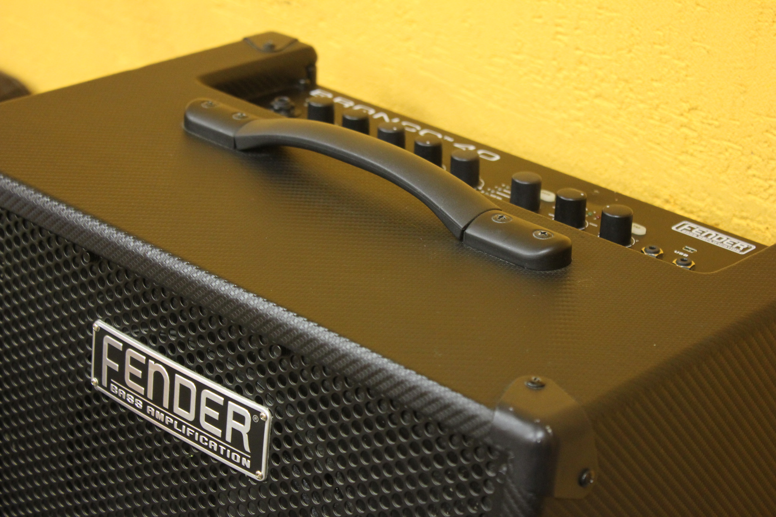 Fender BRONCO 40 МузКомиссионка