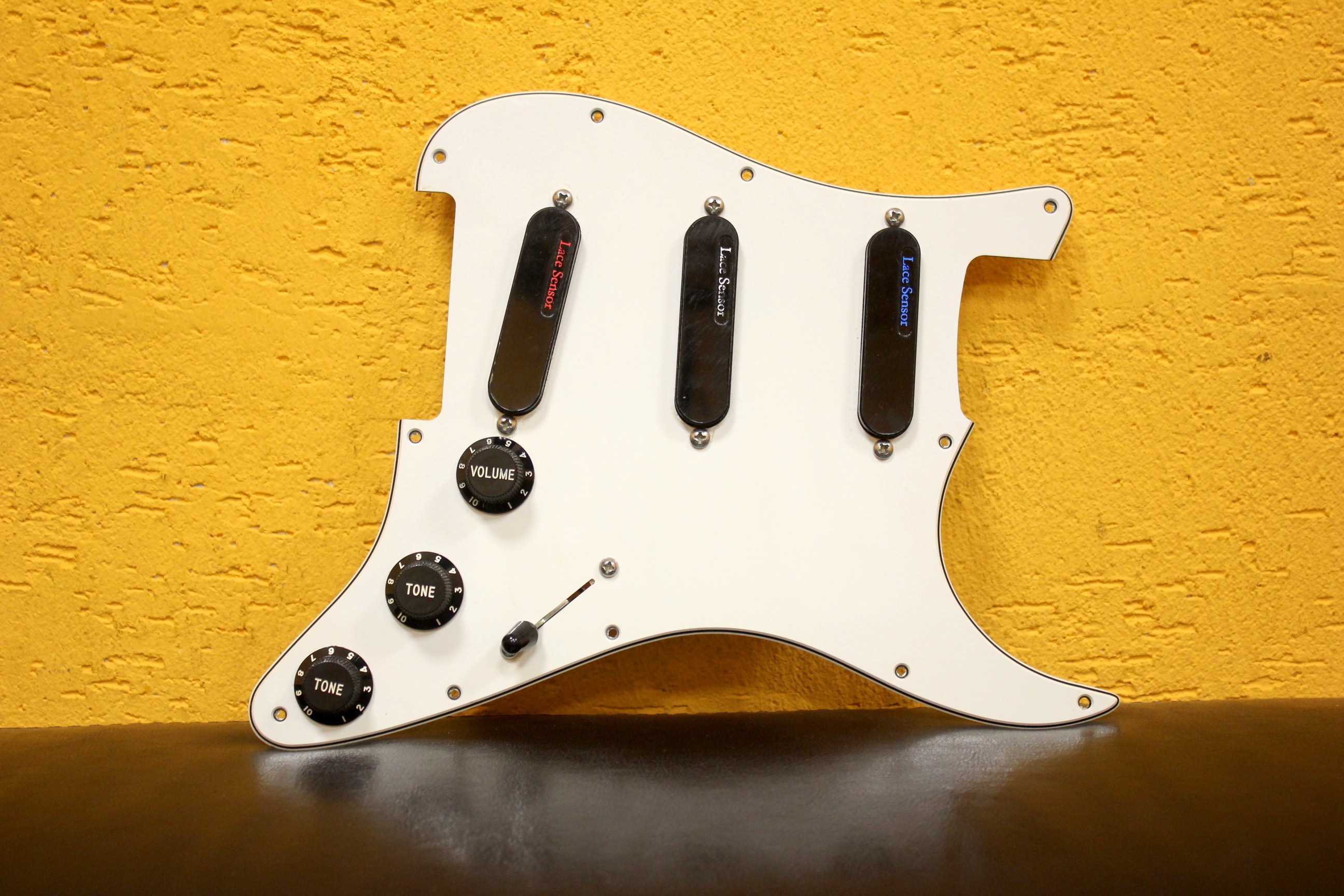 Lace Sensor Ultimate Triple Loaded Pickguard - Муз-Комиссионка