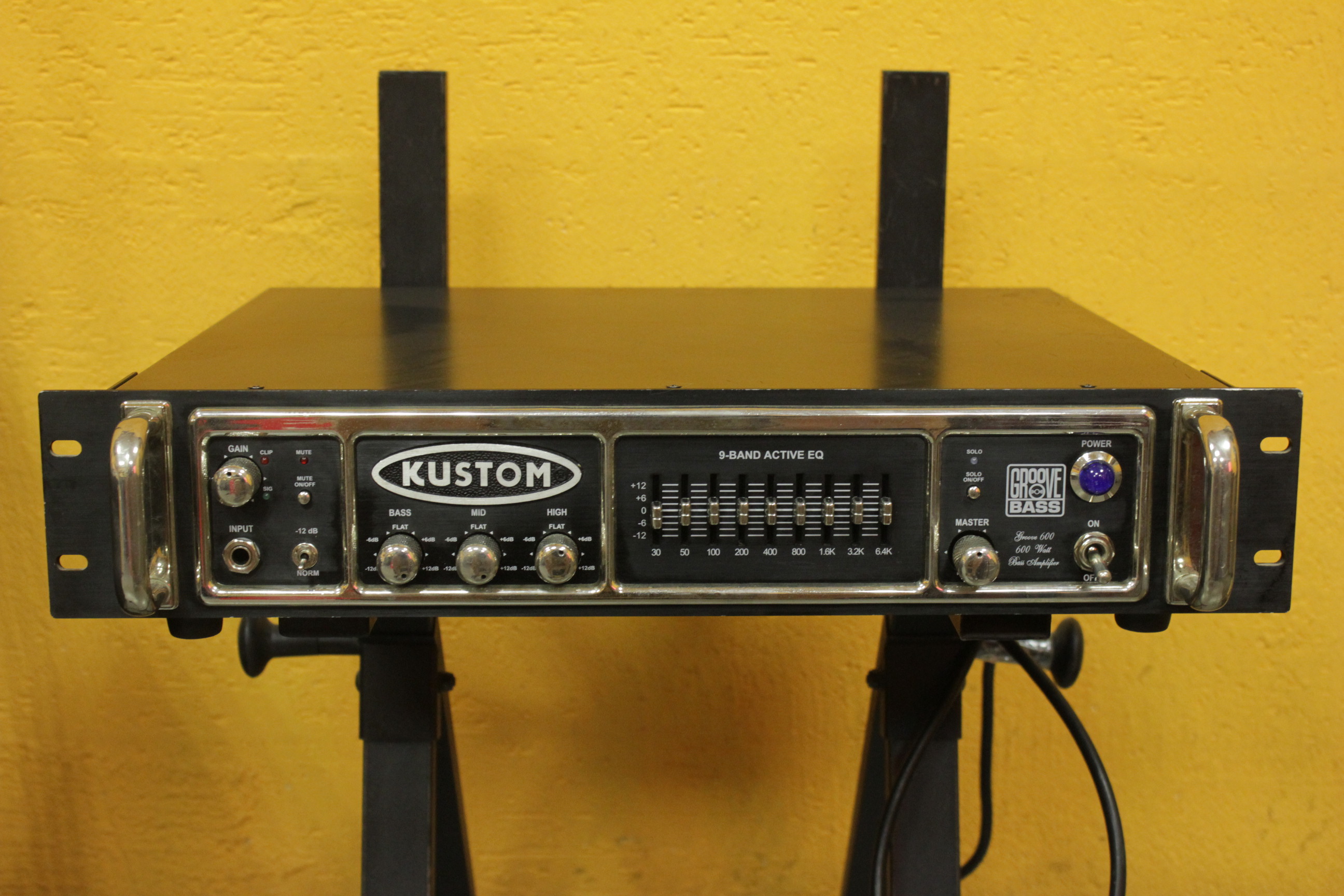 Kustom Groove 600HD Bass Head - Муз-Комиссионка