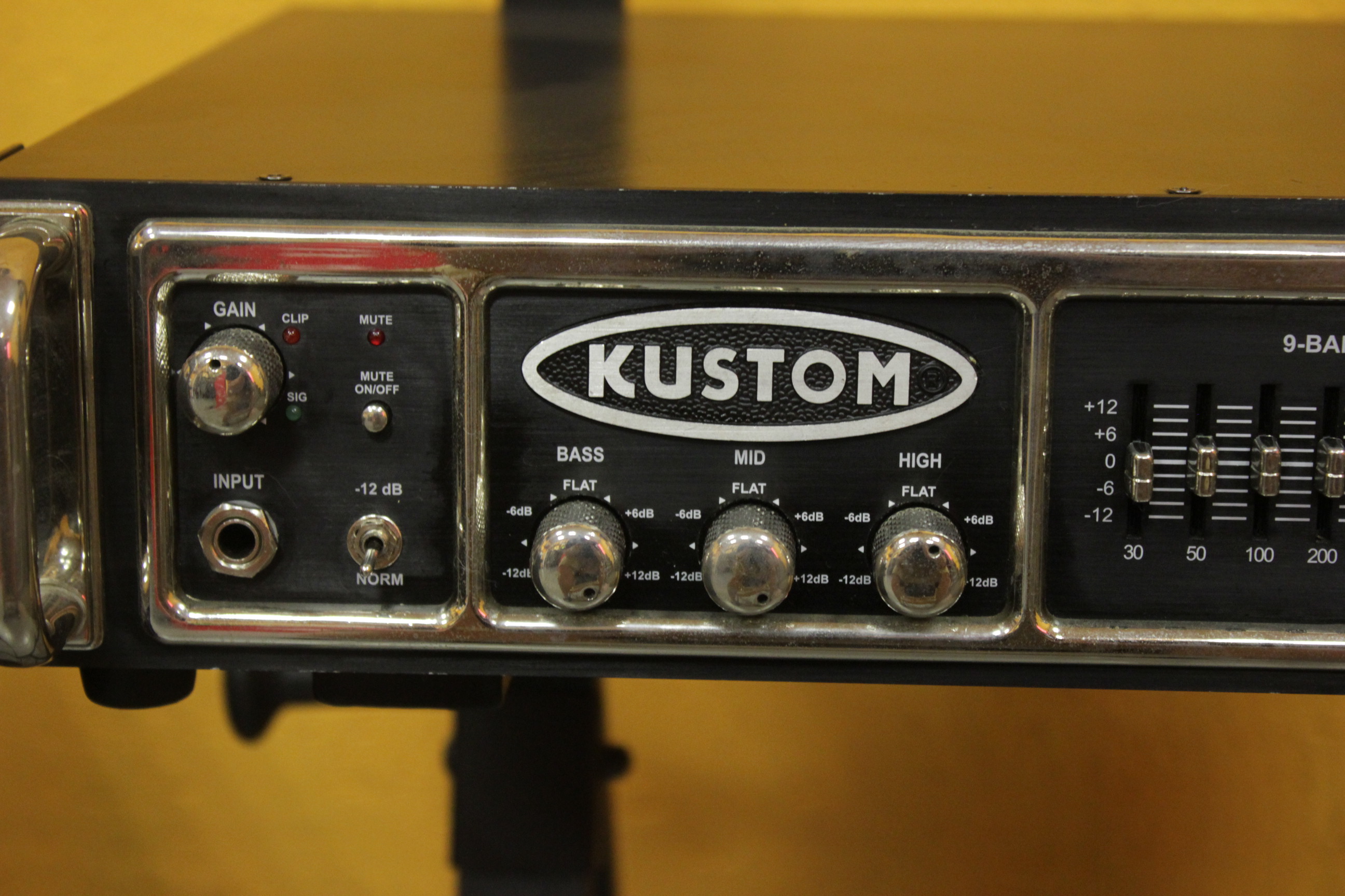 Kustom Groove 600HD Bass Head - Муз-Комиссионка
