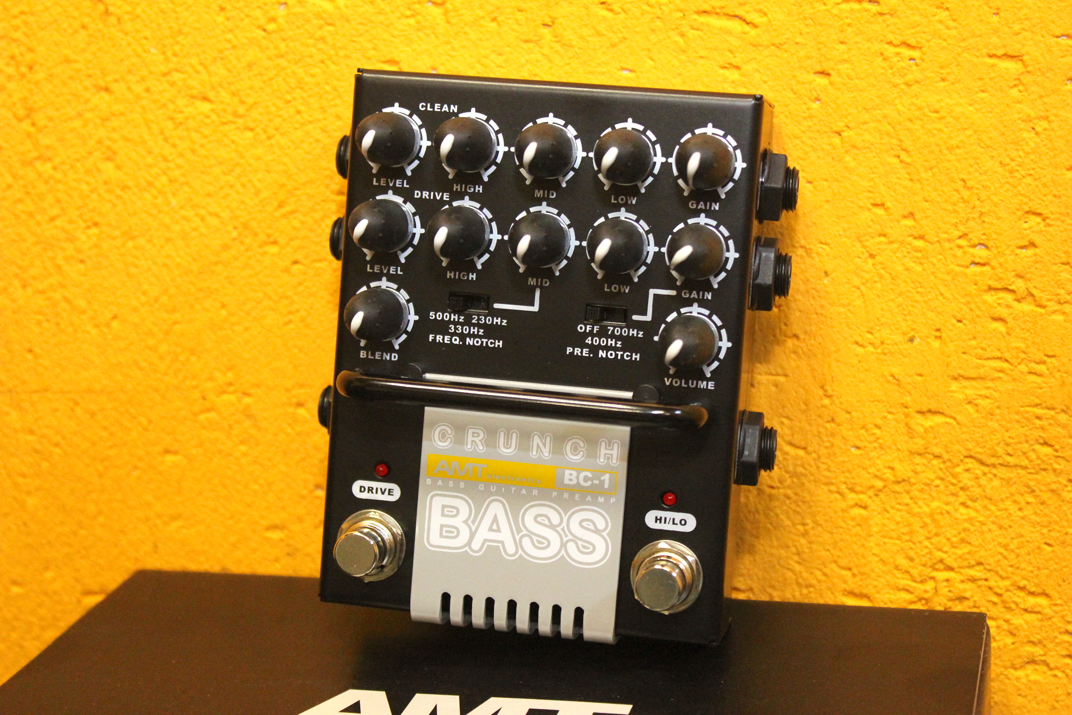 AMT Electronics BC-1 Bass Crunch Preamp - Муз-Комиссионка