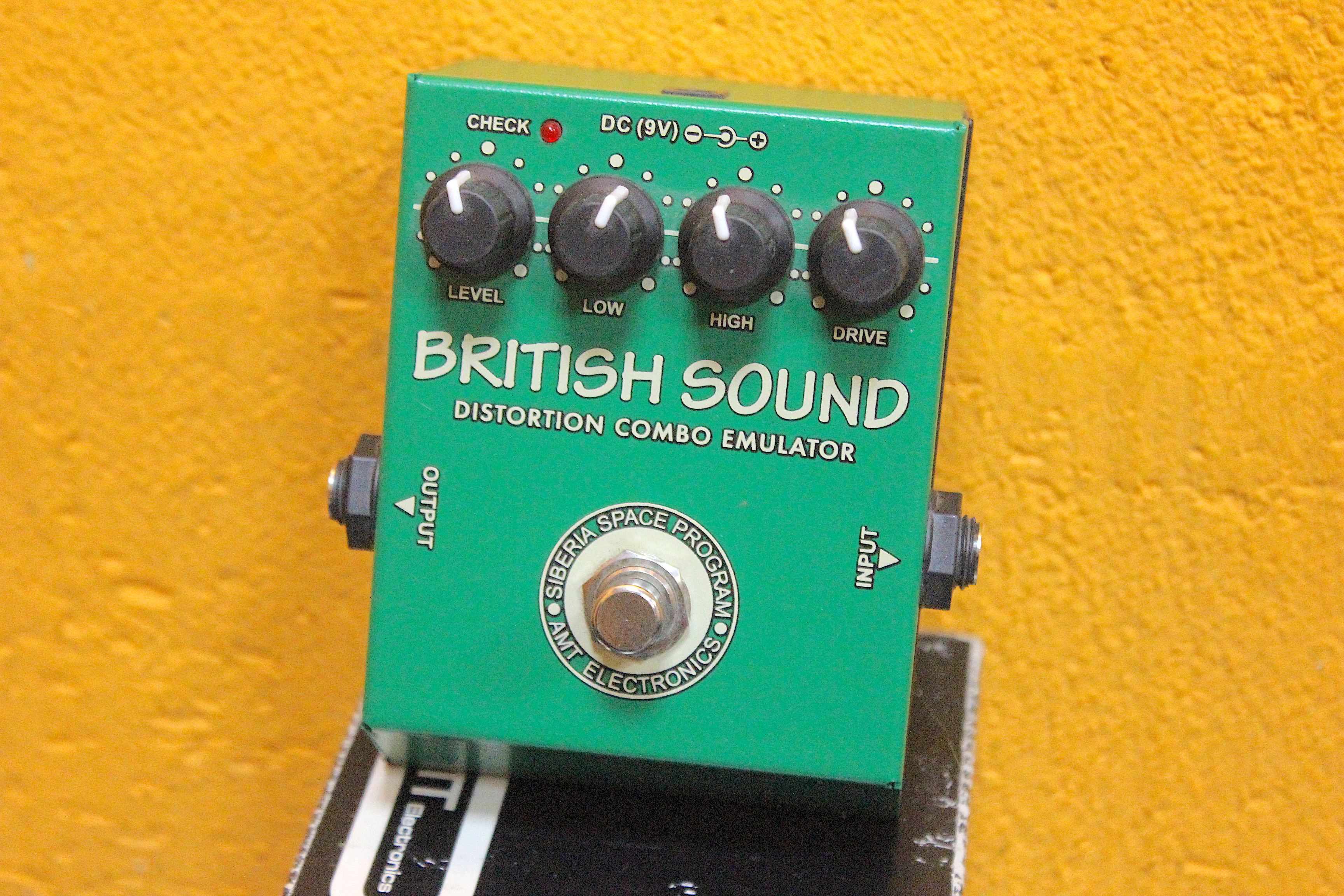 British sound. AMT British Distortion.