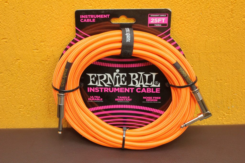Ernie Ball 6067 кабель инструментальный, прямой-угловой джеки, 7,62 ...